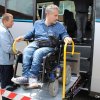 10.6.2017 - 5E7 9974 - Ukázka nástupu cestujícího na invalidním vozíku (4)